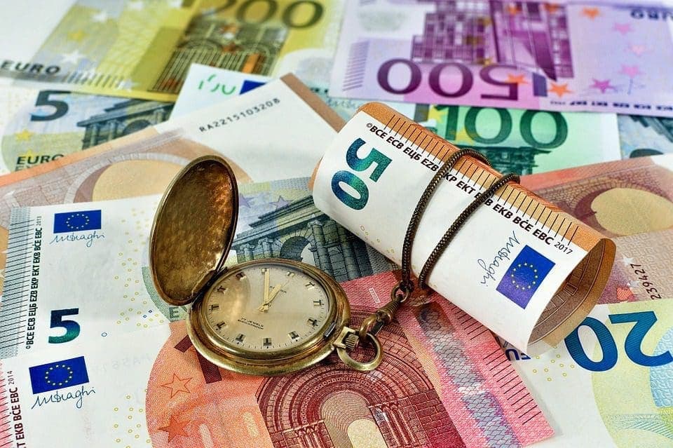 Devizapiac Április 30. – Az euró még 404-en áll, a forint tartja magát és egyelőre stabil a helyzet