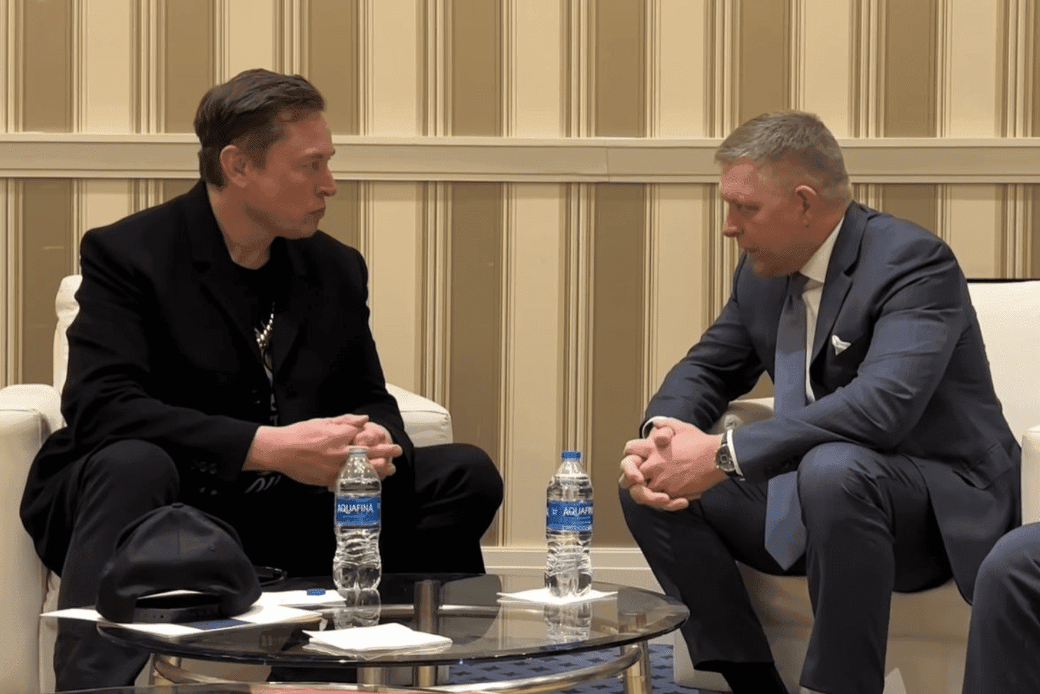 Musk bejelentette - Új Tesla-gyár épül Európában! Ficóval már egyeztetett