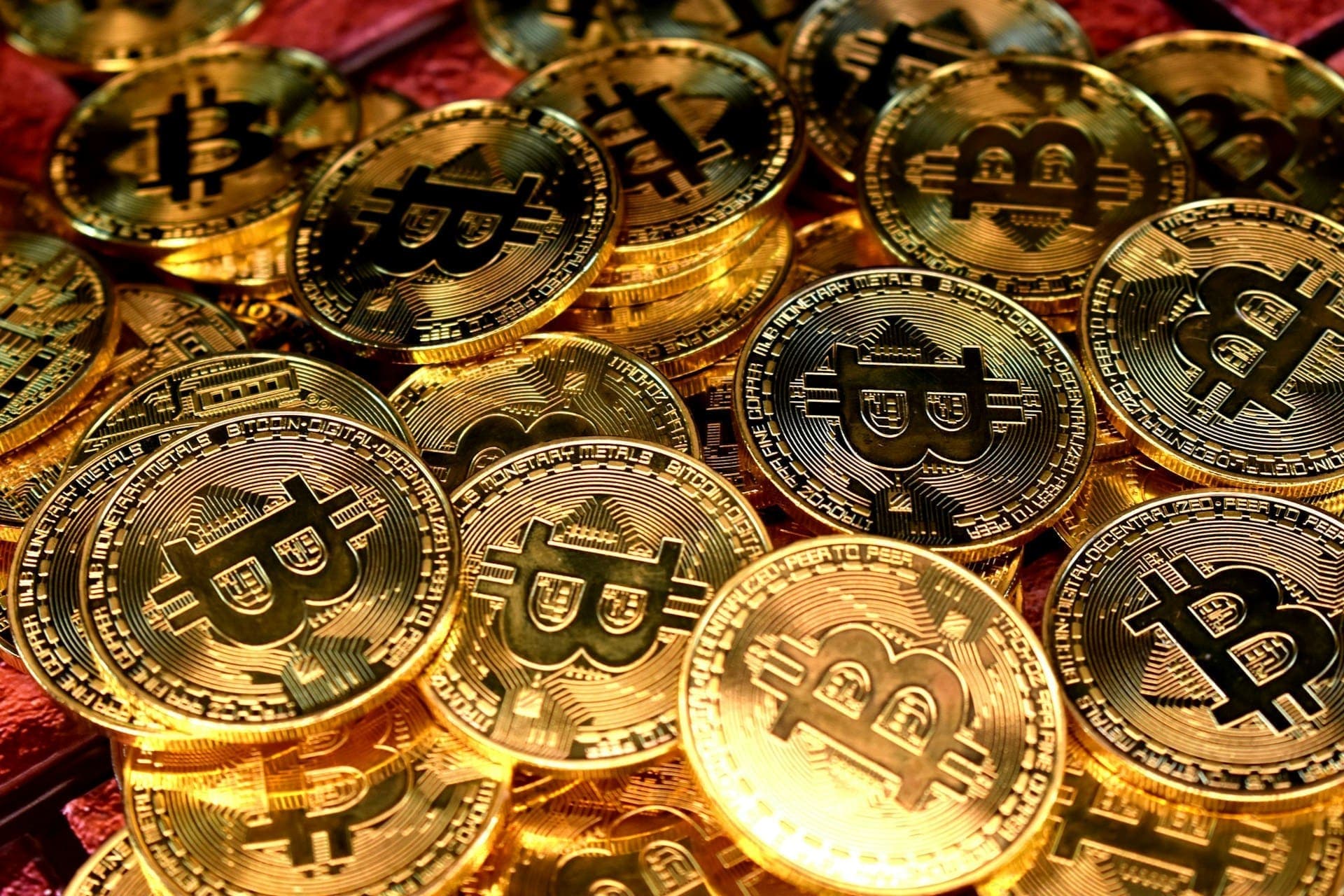 Beszakadt a bitcoin – 90 ezer dollár alá zuhant az árfolyam, de mi áll a háttérben?