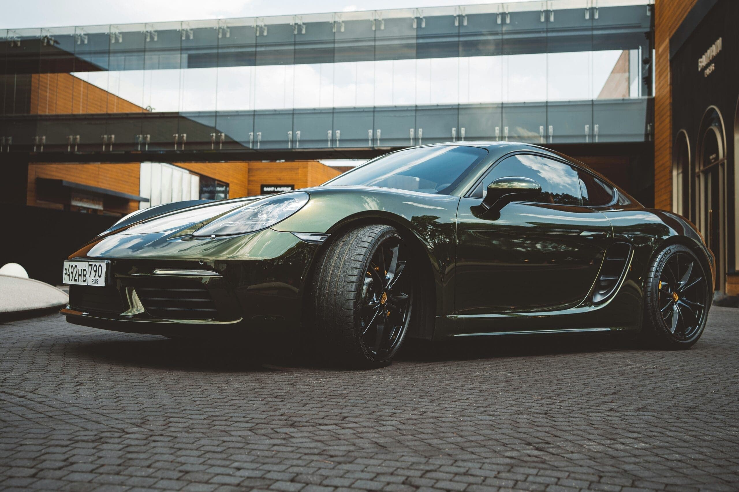 Válság üzemmódra kapcsolt a Porsche – Összeomló nyereség, jövőre sem lesz fordulat