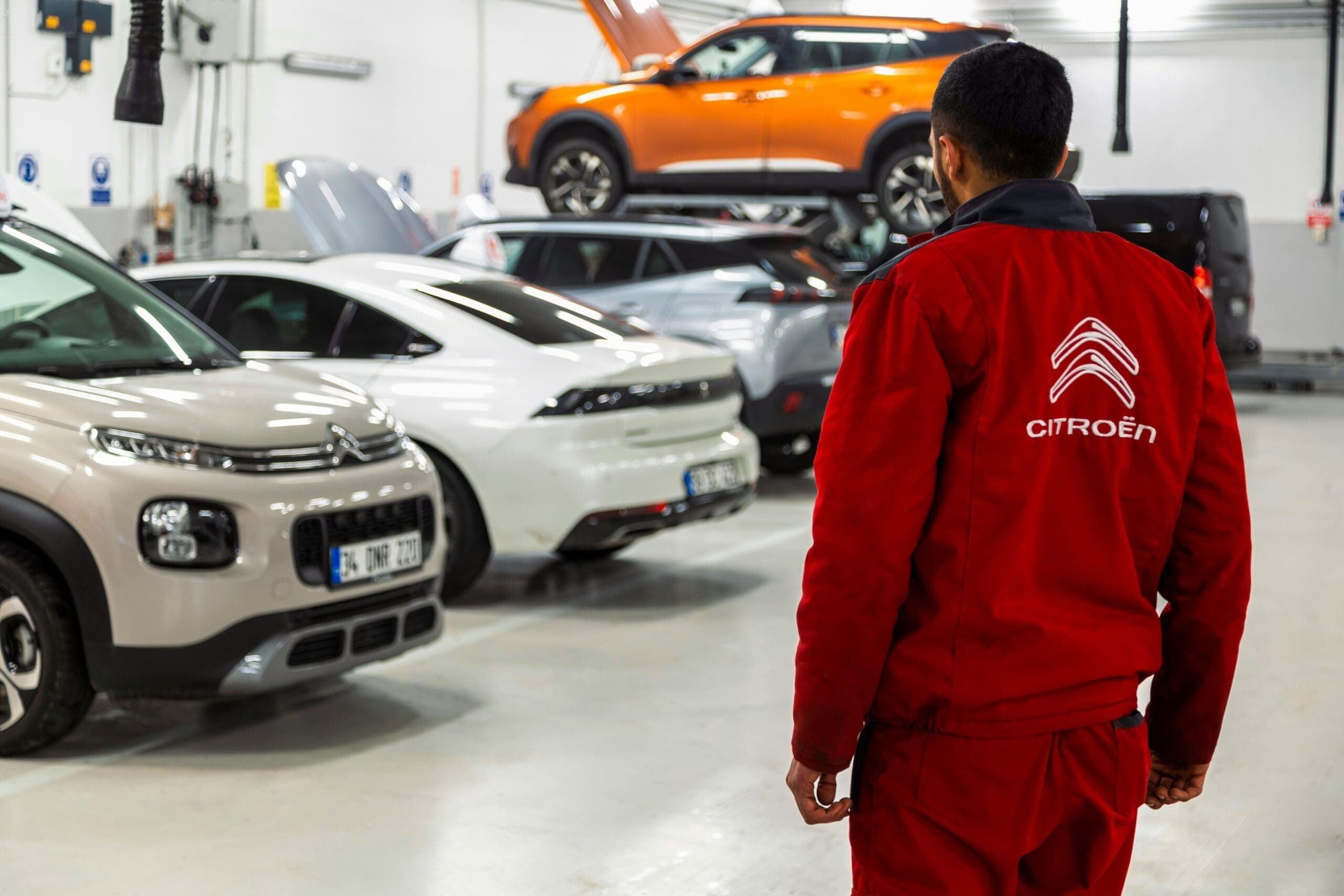 Peugeot, Citroen, Fiat és Jeep is érintett – Tűzveszély miatt visszahívják a Stellantis autóit